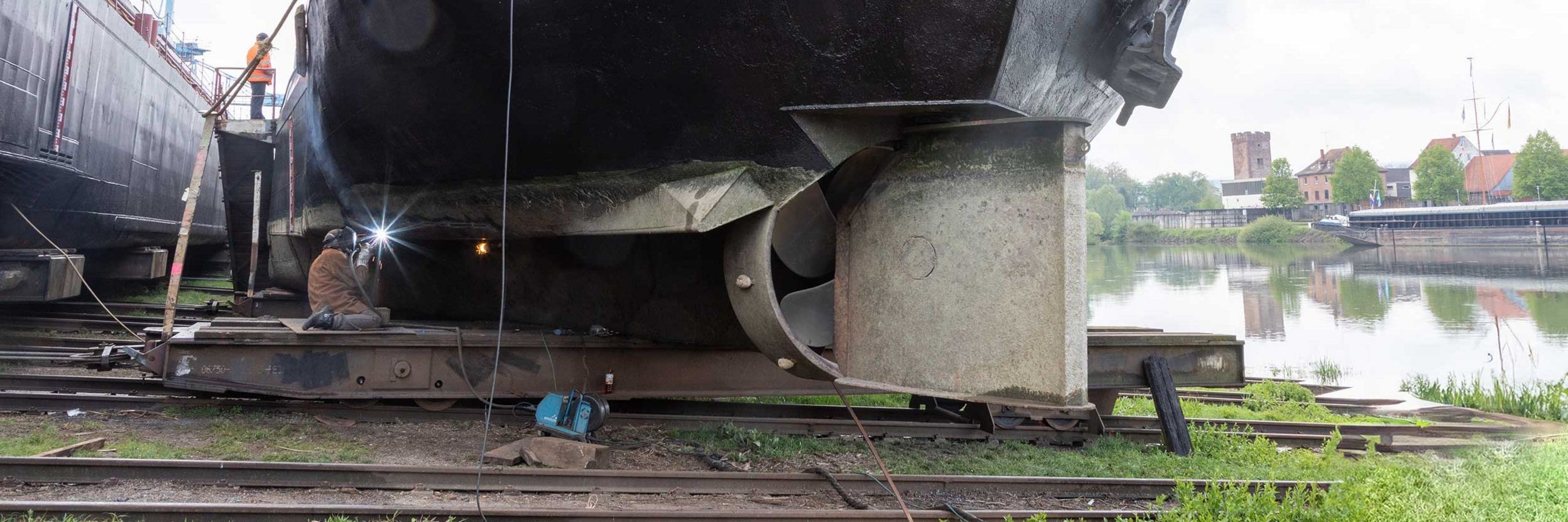© Felbermayr/Weickinger Schweißarbeiten am Rumpf eines Schiffes